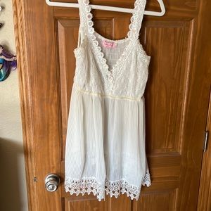 Boutique styles Super sexy blouse looks cute with push-up bra